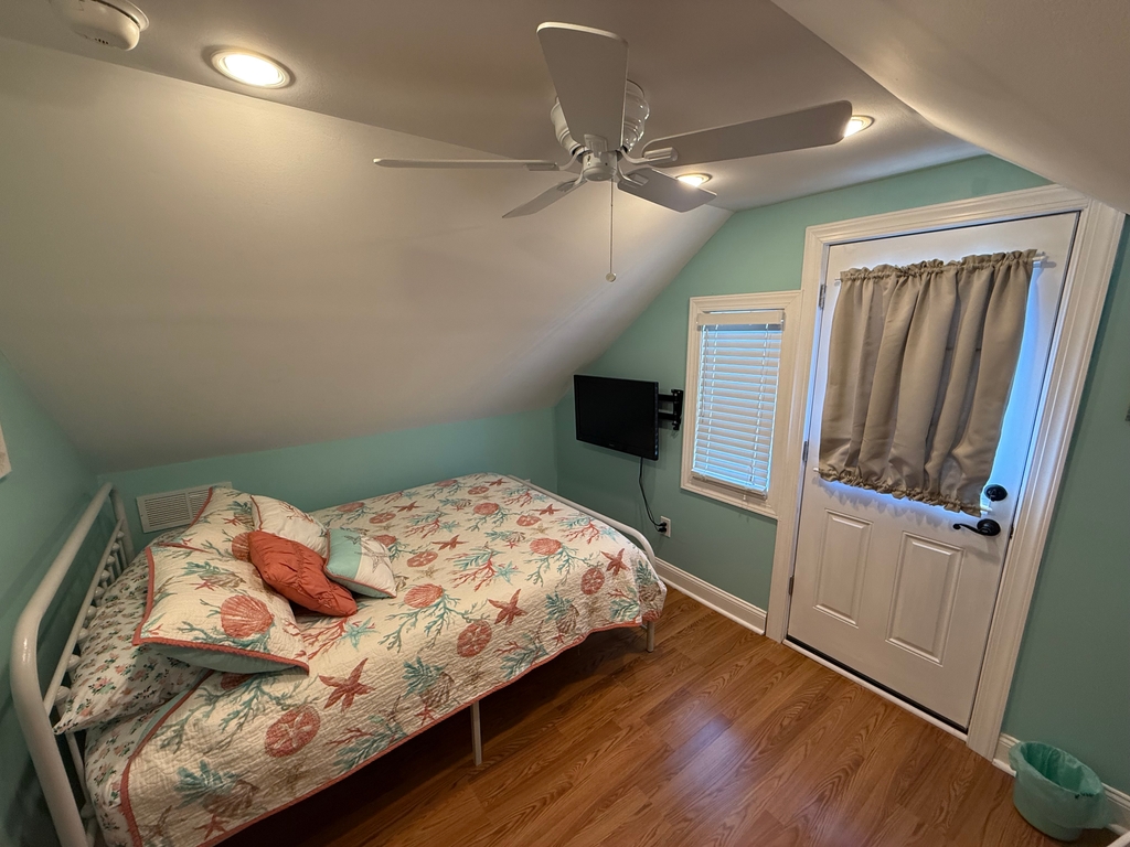 Queen 3rd bedroom