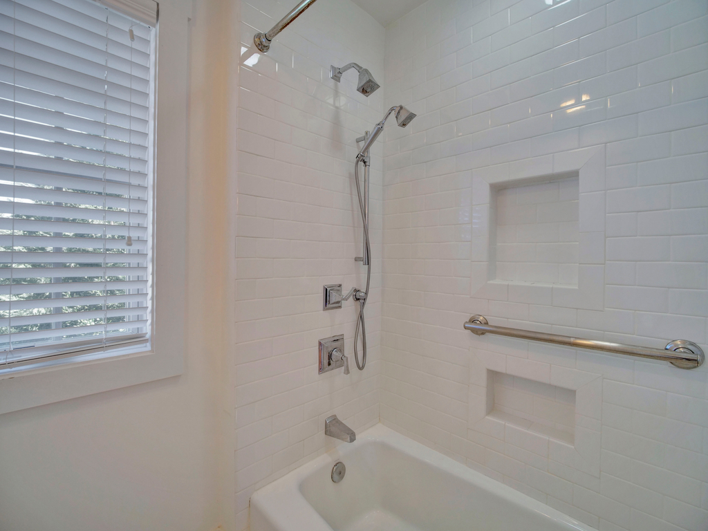2nd Floor Main Bath 