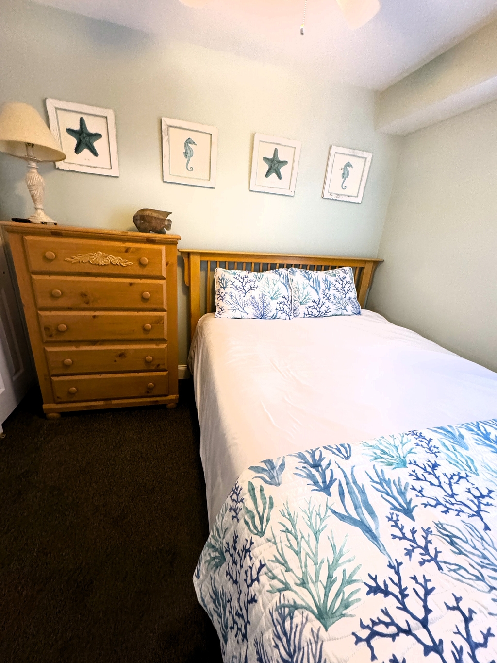 1st Fl Bedroom #2 - 1 Queen 