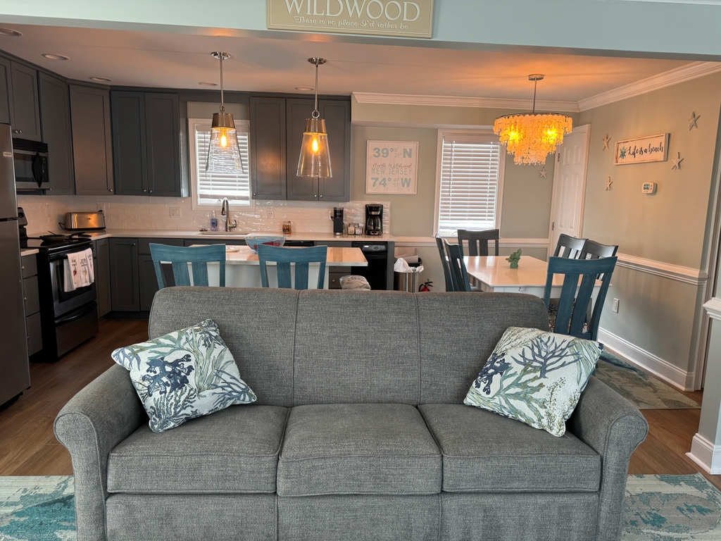 2nd Fl Family Room, Kitchen &amp;amp; Dining Area