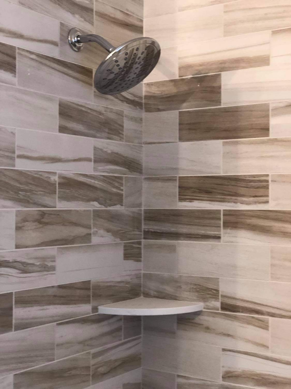 2nd Bath w/ tub