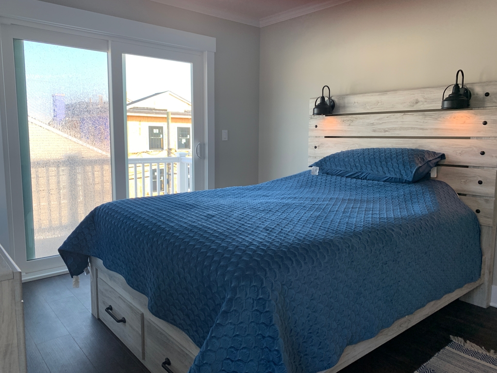 Master Bedroom w/ Queen Bed