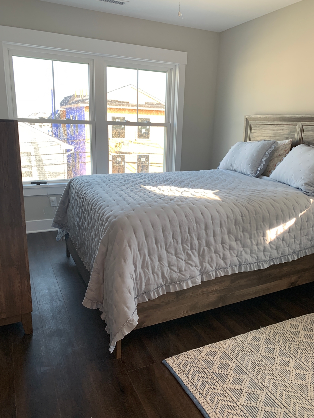 2nd Bedroom w/ Queen