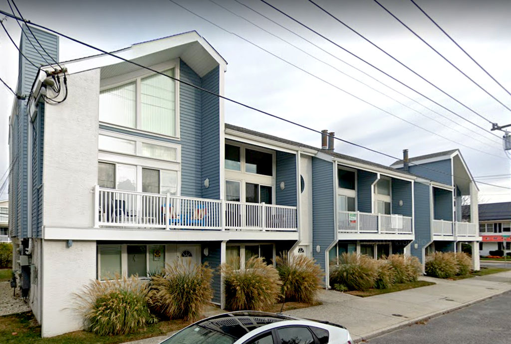 Luxurious townhome just 1.5 blocks from the beach! Ocean City, NJ