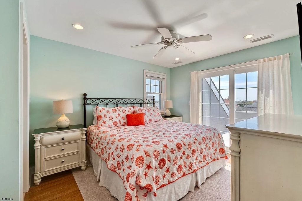 3rd floor King bed with en suite  and private deck #1
