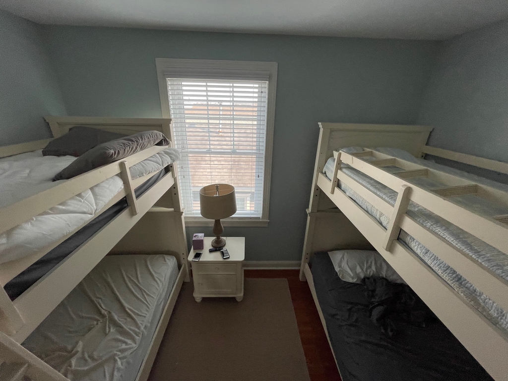 Bunkbed room; sleeps 4