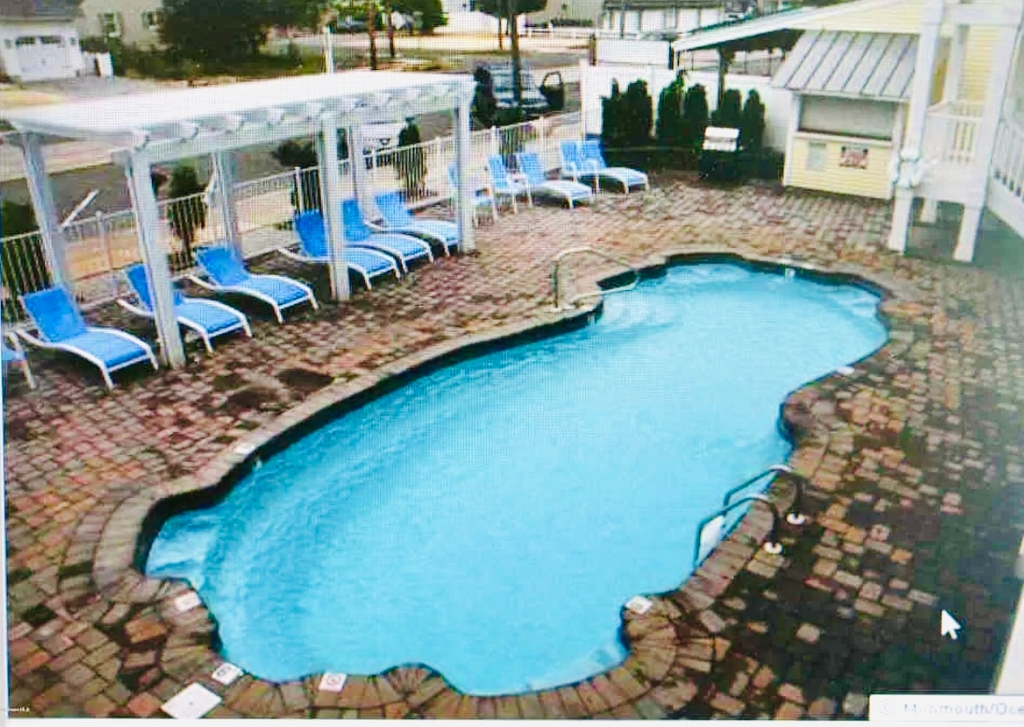 Inground pool, and two Weber grills on premisis 