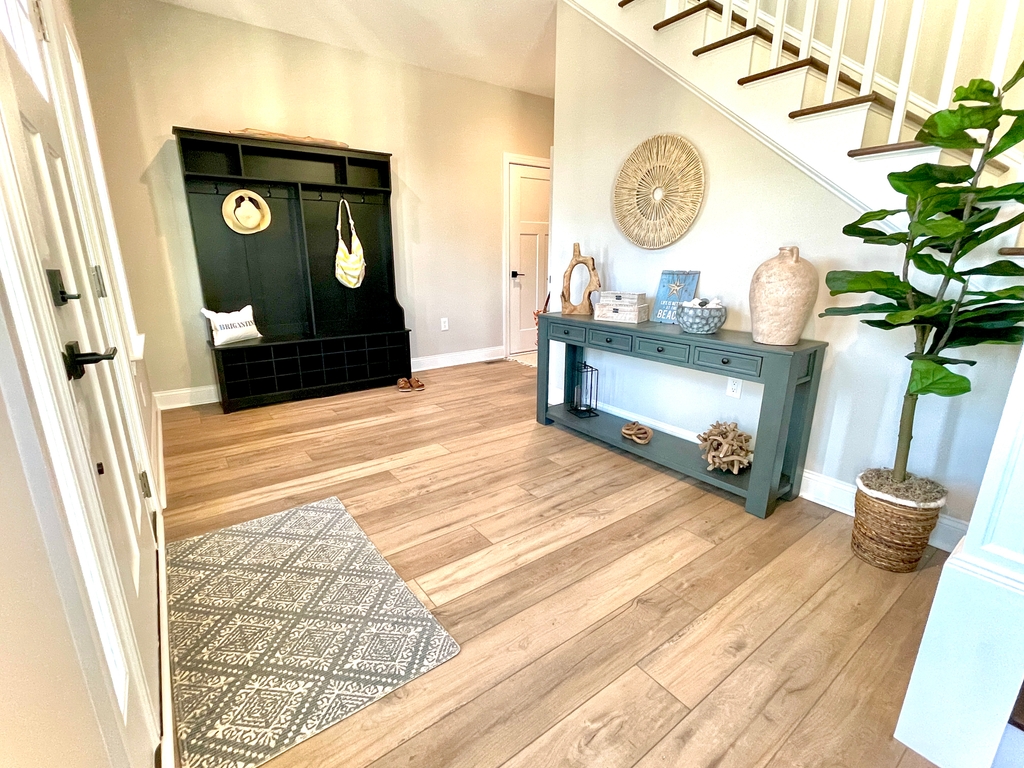 Entry (1st floor)
