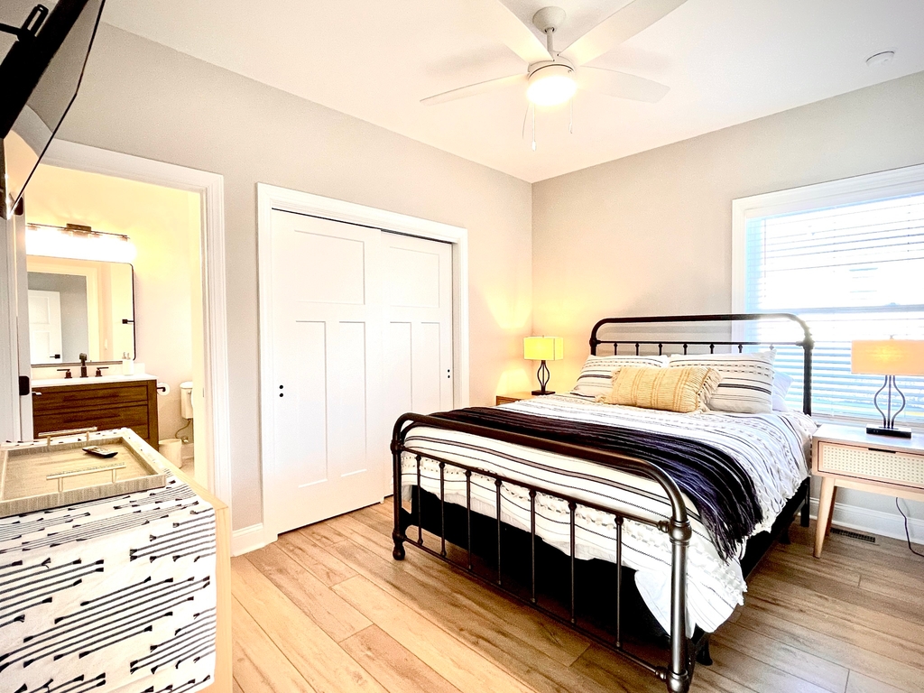 1st floor jr suite - queen
