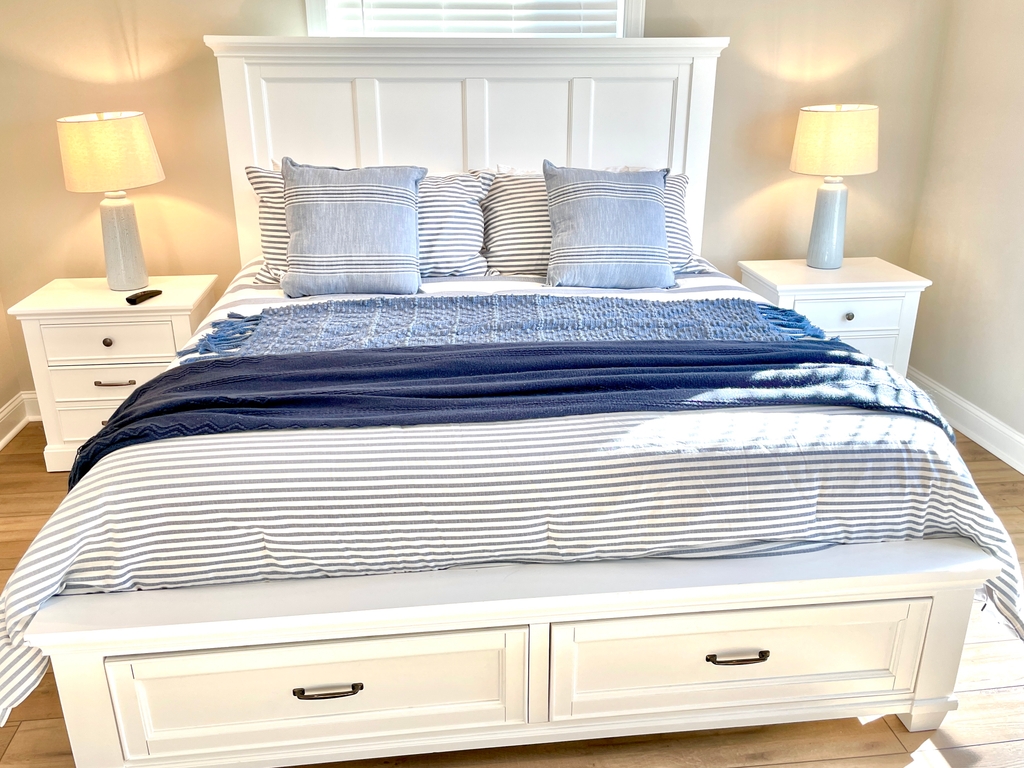 Primary bedroom (king)