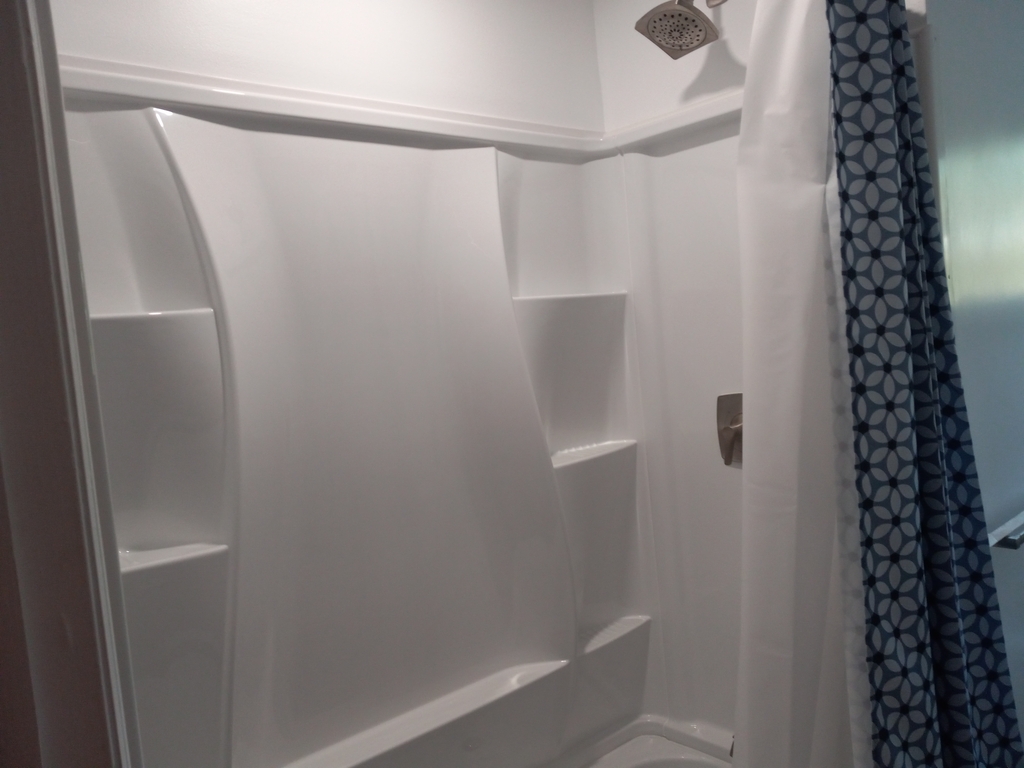 Shower/tub