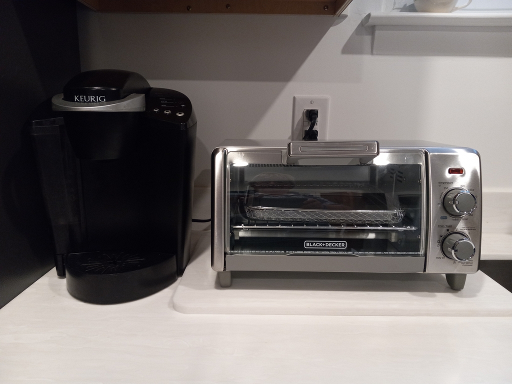 Keurig coffee maker and Black and Decker Toaster oven and AIR FRYER