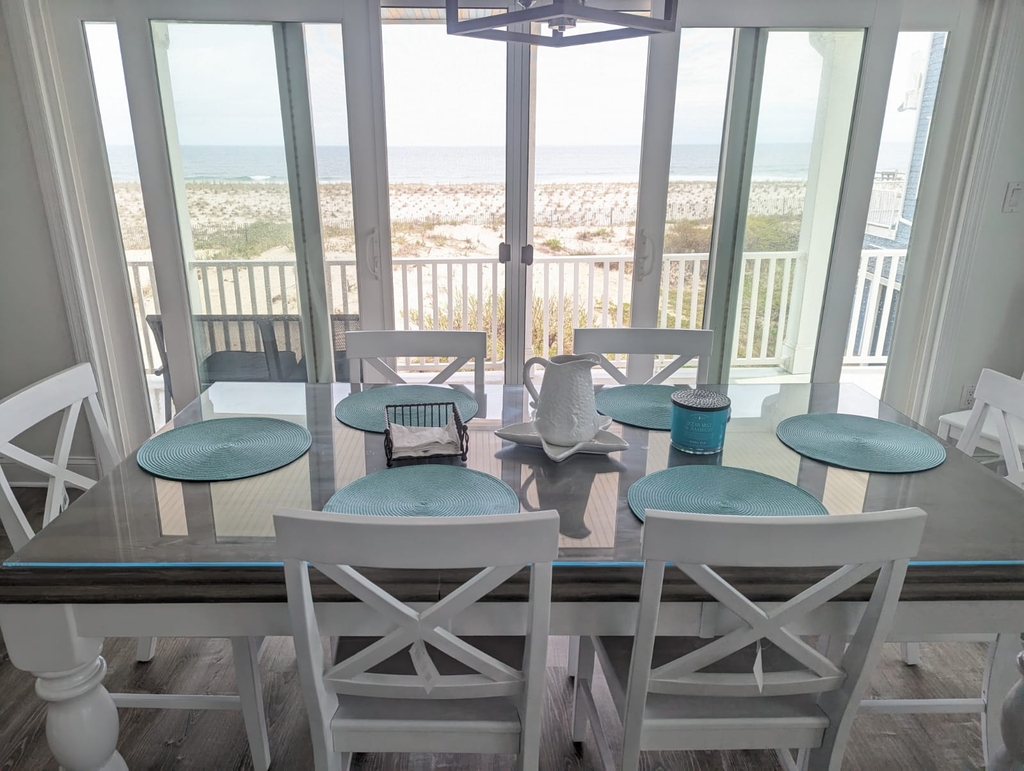 dinning rm with Ocean View