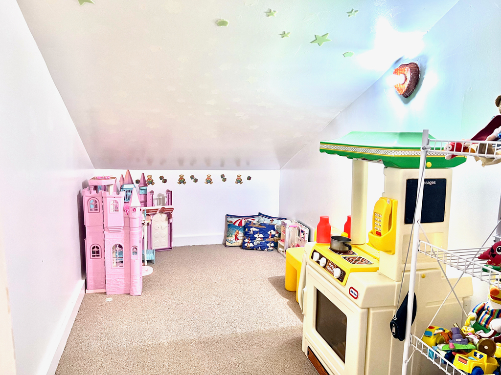 2nd Floor Queen Bedroom - Kids Playroom