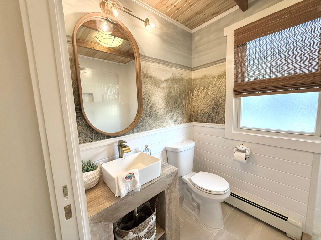 1st Floor Front Bathroom