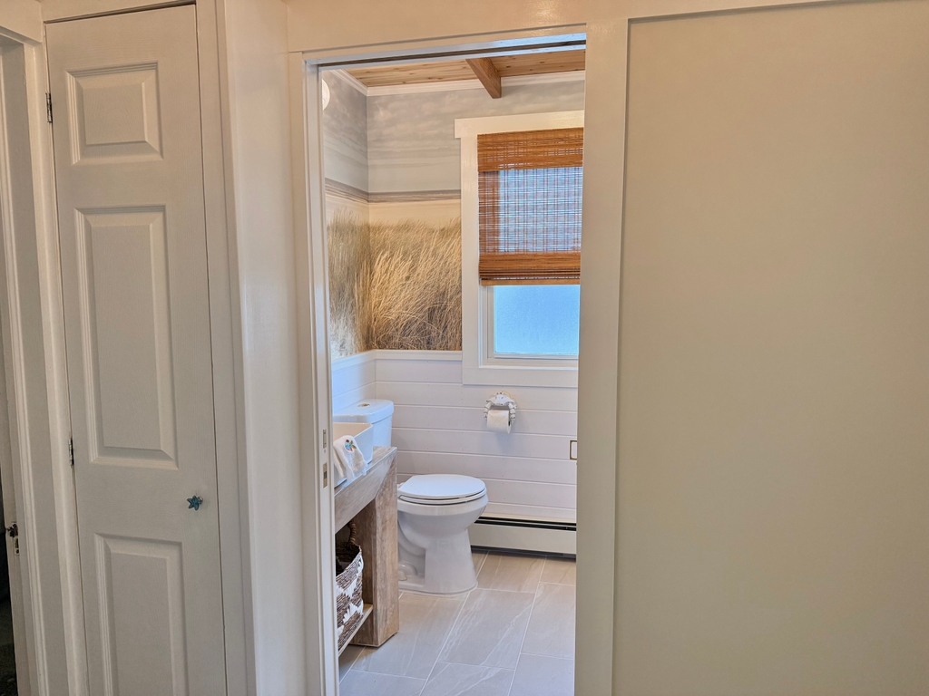 1st Floor Front Bathroom