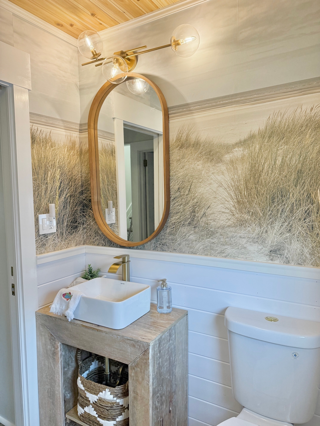 1st Floor Front Bathroom