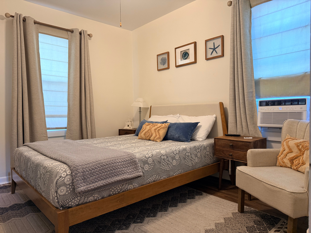 1st Floor Queen Bedroom
