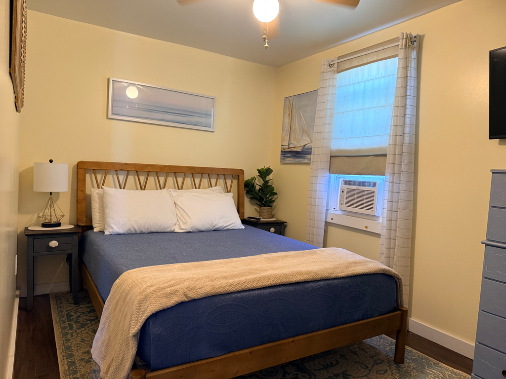 2nd Floor Queen Bedroom