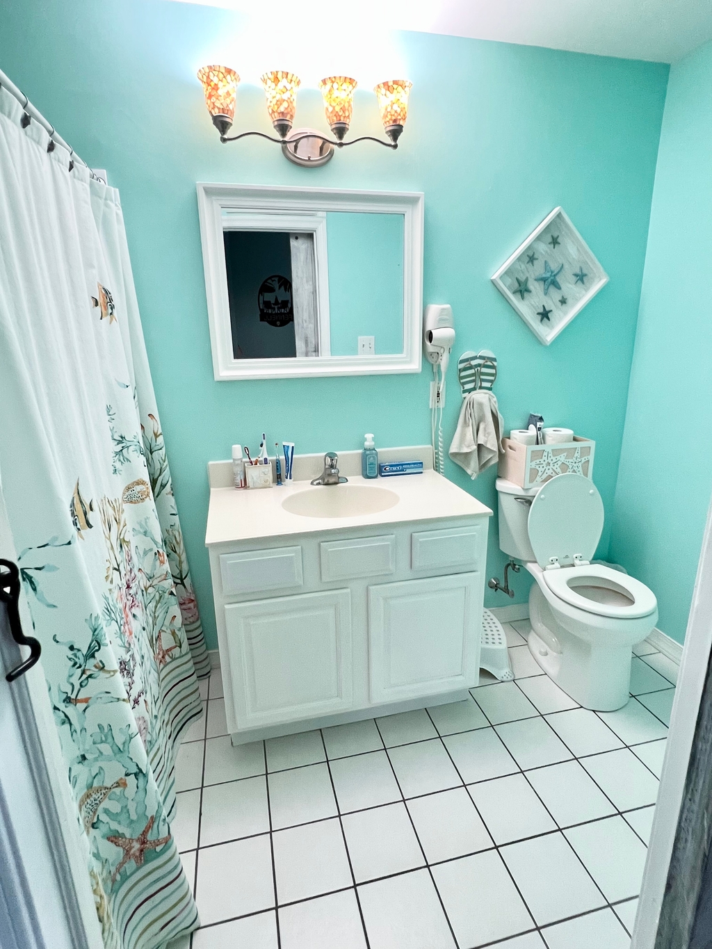  hall full bathroom