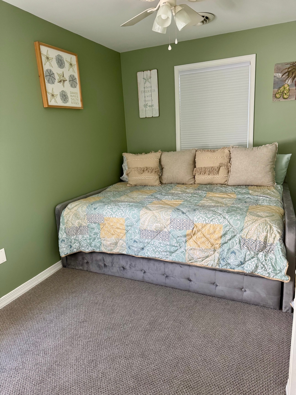 2nd bedroom