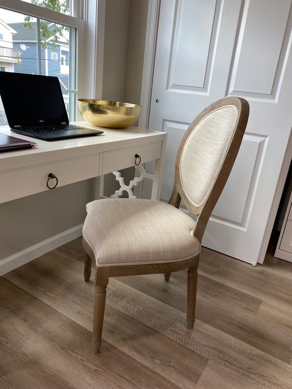 Desk station