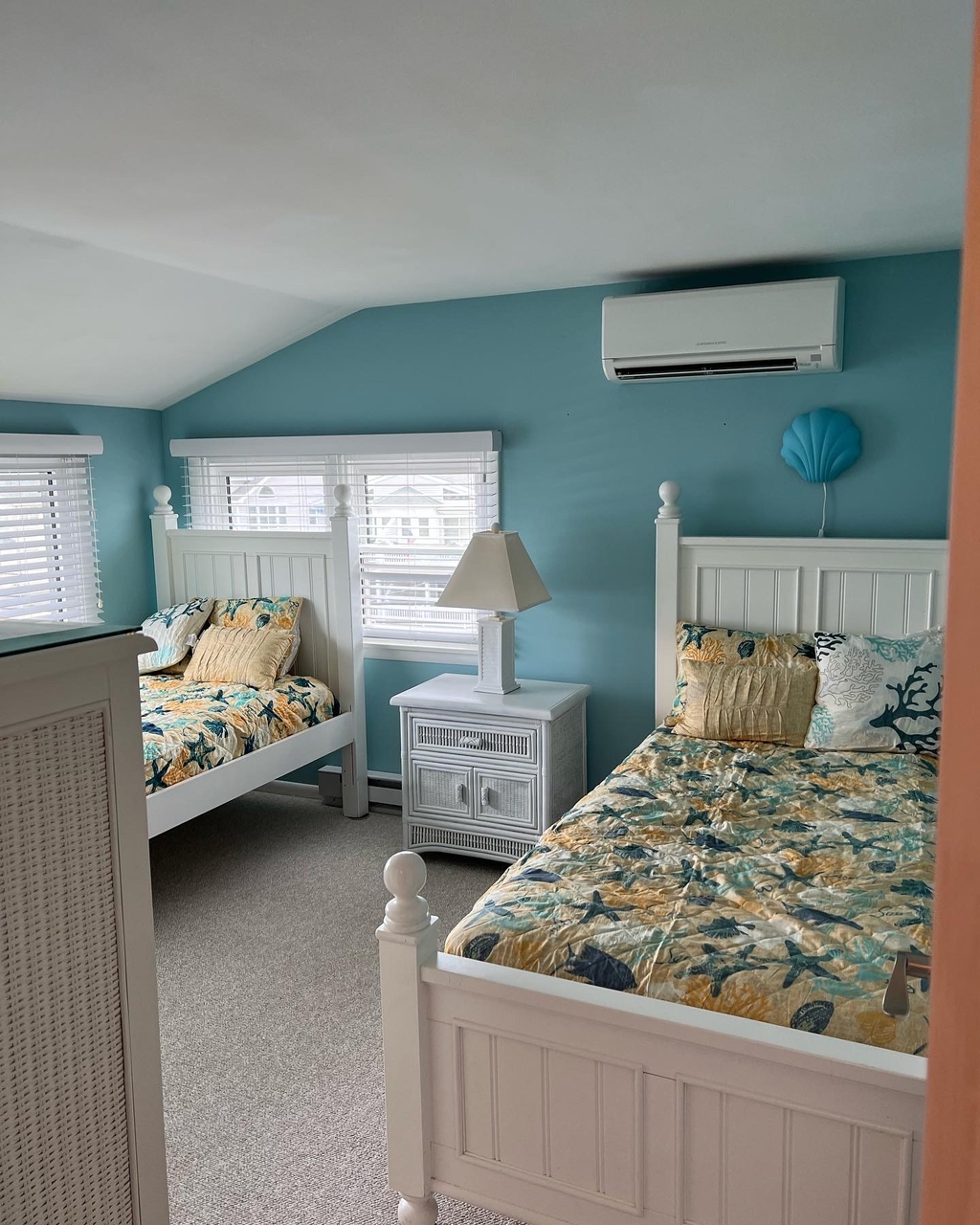 Twin bedroom