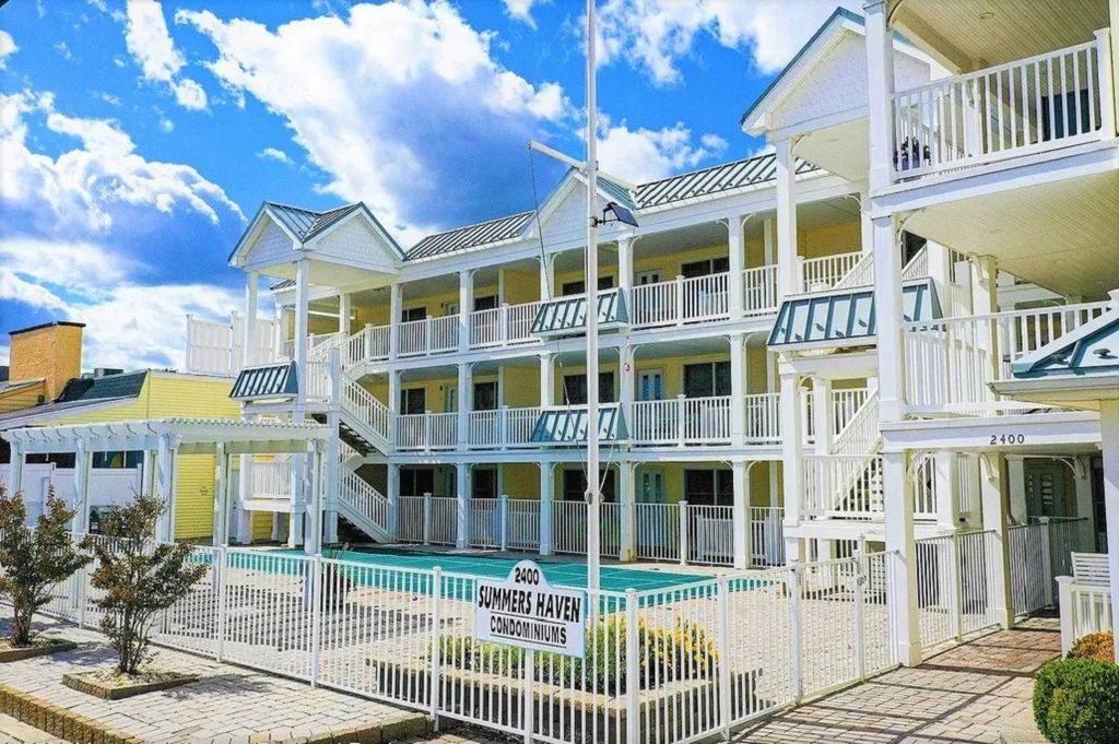 PRISTINE, LUXURY, GROUND FLOOR CONDO WITH POOL Lavallette, NJ