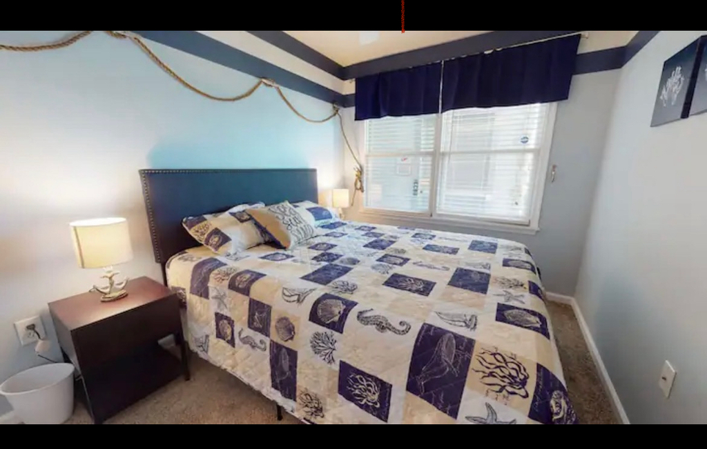 2nd bedroom (queen)