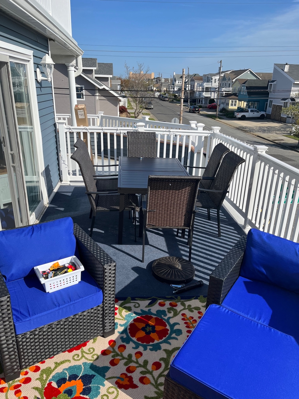 deck with table (seats 8)