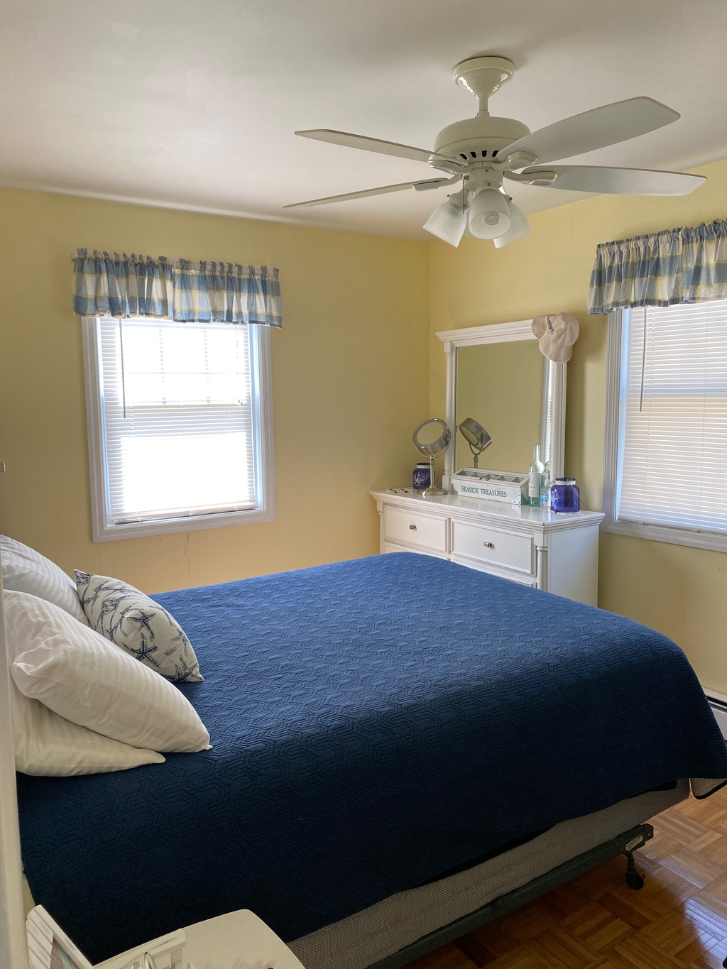 Second Bedroom - Queen