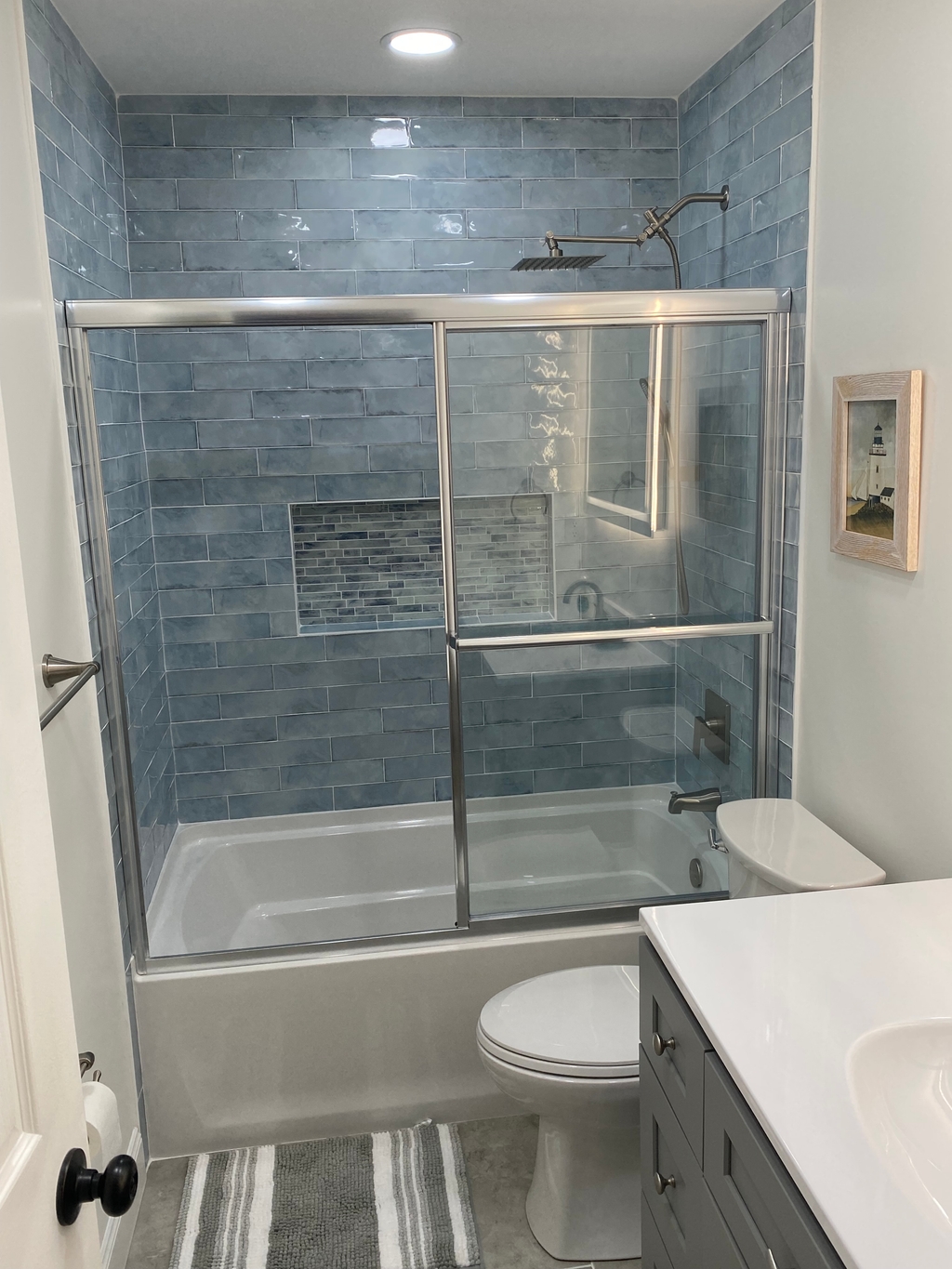 Upstairs Full Bathroom