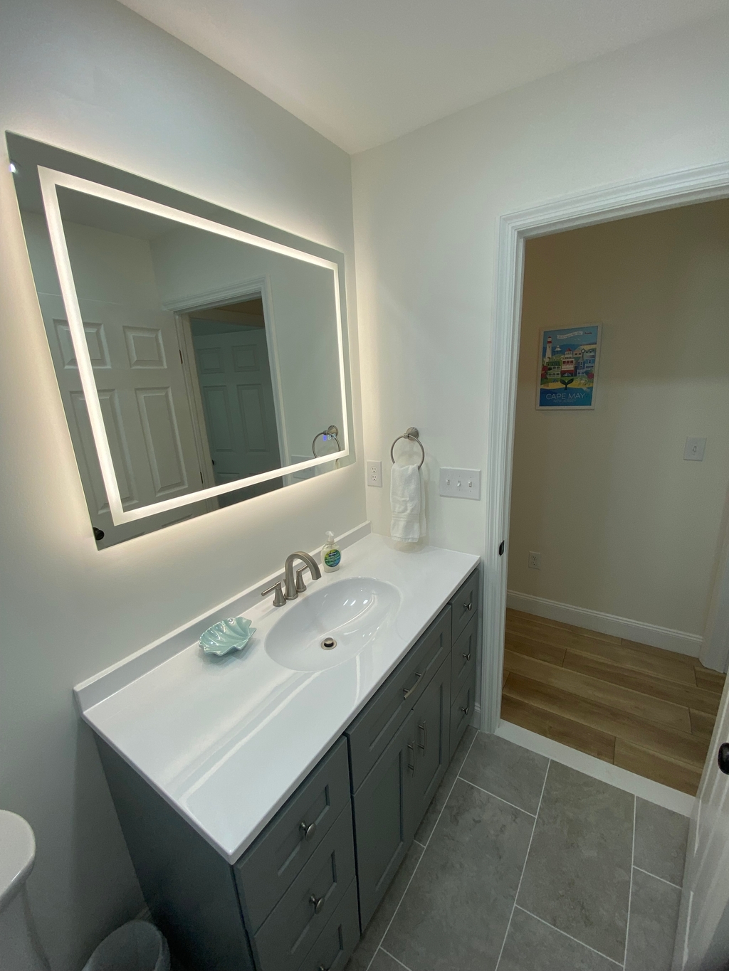 Upstairs Full Bathroom