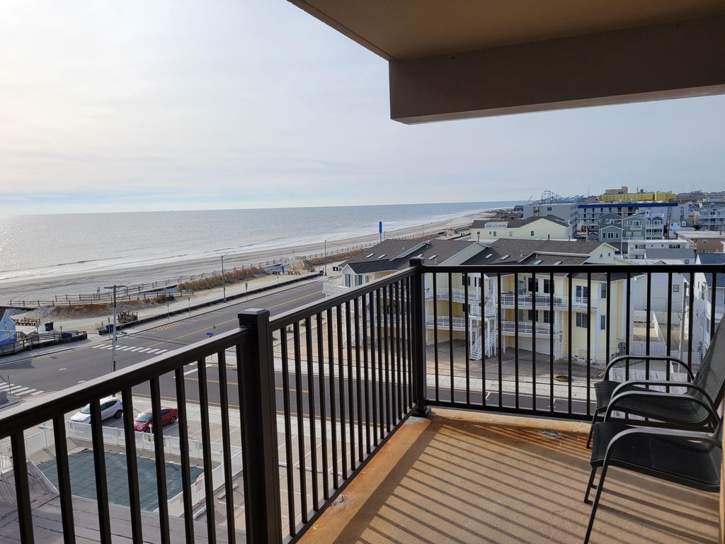 GORGEOUS VIEWS END UNIT BEACHFRONT CONDO NORTH WILDWOOD North GORGEOUS VIEWS END UNIT BEACHFRONT CONDO NORTH WILDWOOD North